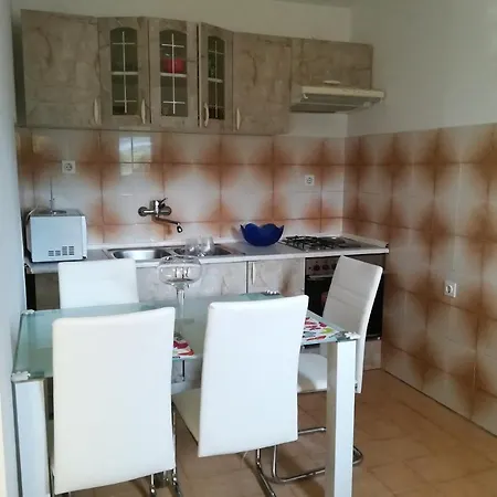 Appartement With Parking Spaces Grebastica, Sibenik - 4312 Brodarica (Sibenik-Knin)