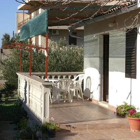 Appartement With Parking Spaces Grebastica, Sibenik - 4312 Brodarica (Sibenik-Knin)